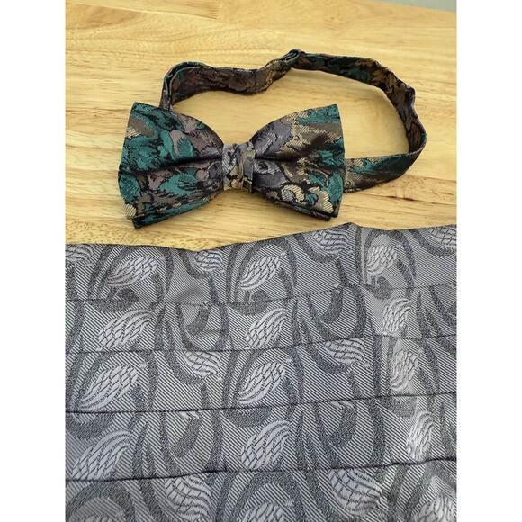 The Tie Rack Set of Matching Bow Tie & Cummerbund Silver Blue One Size JL - Picture 3 of 12